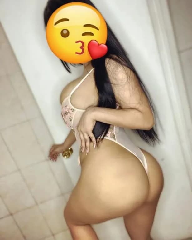 Chica fantasiosa culona caliente - 2